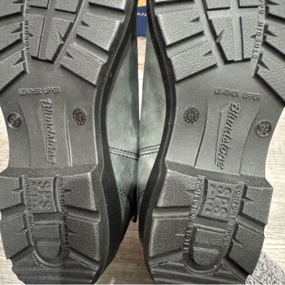 Blundstone BL 587 Chelsea Suede Rustic Black Leather Boots - Picture 9 of 12